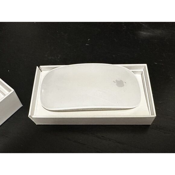 Apple Magic Mouse 2 A1657 Wireless Bluetooth White Rechargeable - Picture 2 of 4